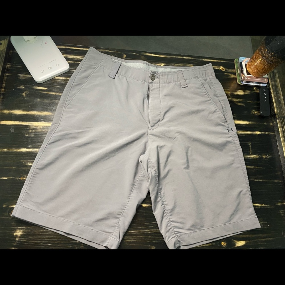 Under armour shorts! 34 loose